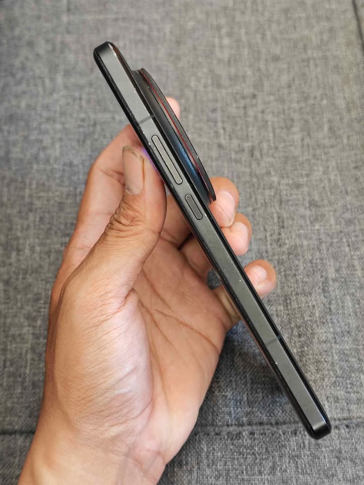 Black Xiaomi 15 Ultra phone 1