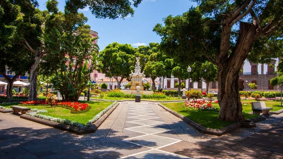 Place du Général Weyler et Capitainerie Générale