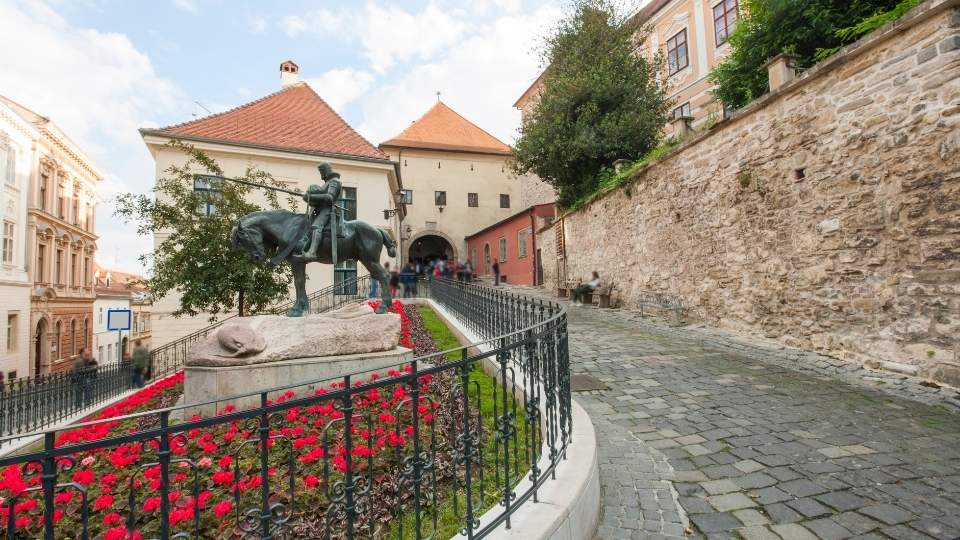 Statue des Heiligen Georg