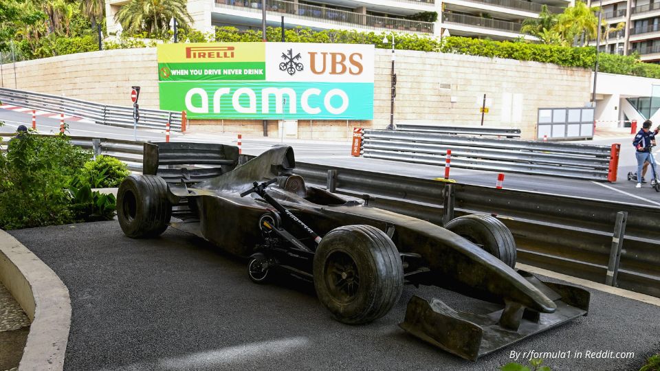 Sculpture d'une voiture de Formule 1