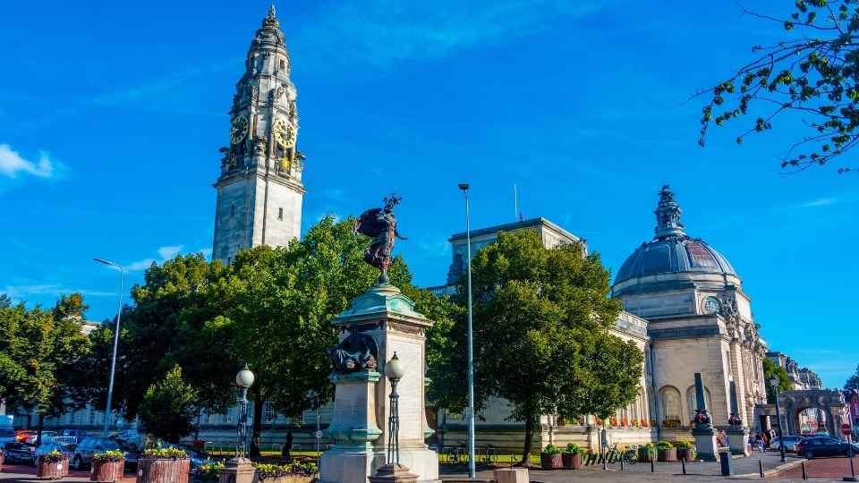 Municipio di Cardiff e monumento ai caduti sudafricani