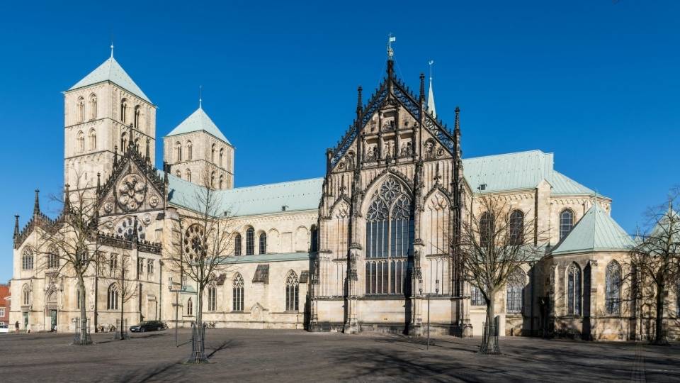 Plaza de la Catedral y Catedral de San Pablo