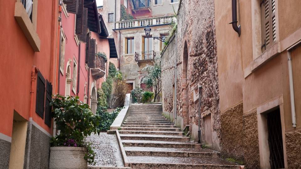 Scalinata del Castel San Pietro