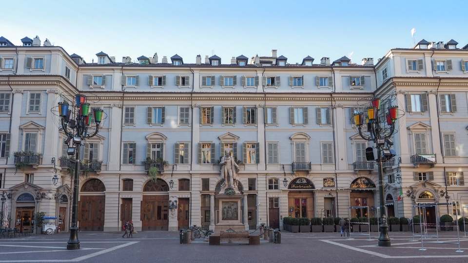 Piazza y Palacio Carignano