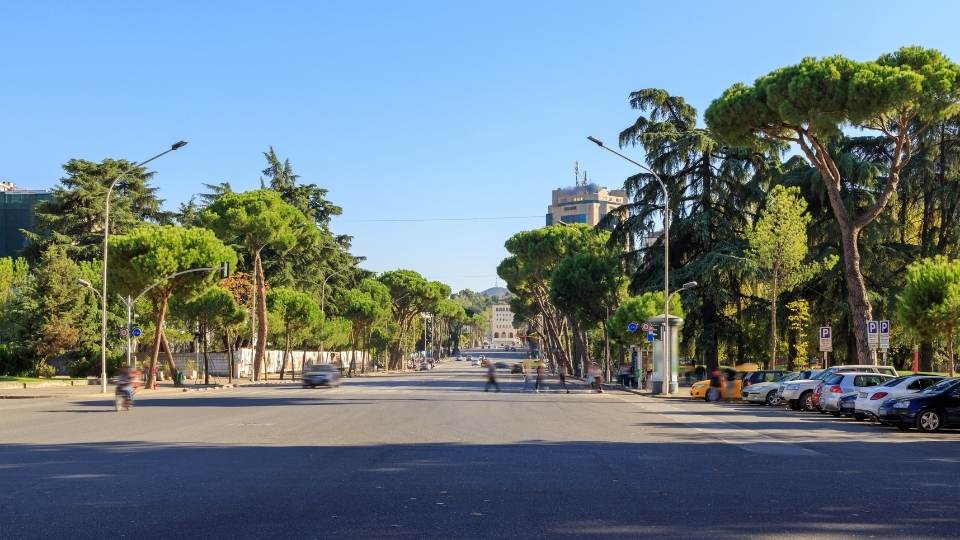 Bulevardi Dëshmorët e Kombit y Residencia del Primer Ministro