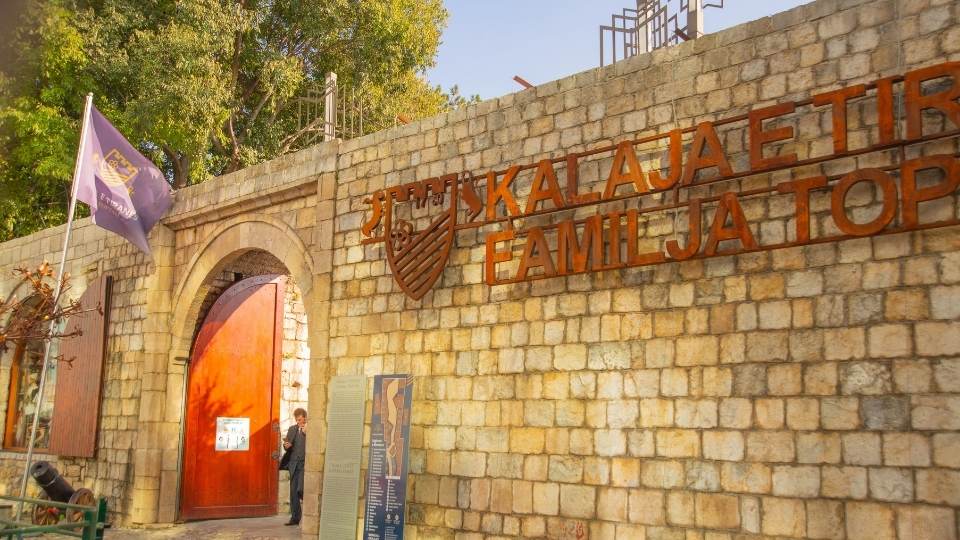 Castillo de Tirana