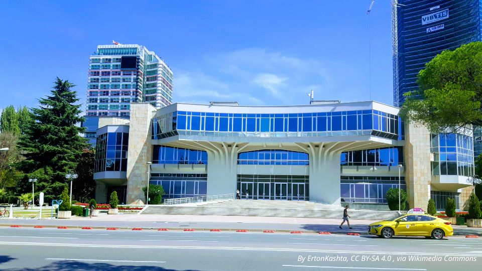 Palacio de Congresos y Plaza de la Madre Teresa
