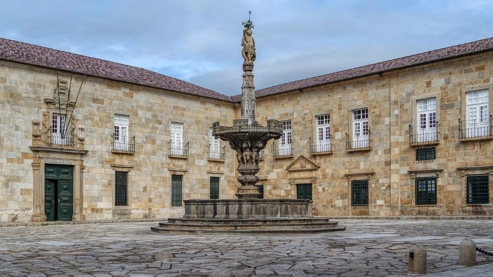 Palacio Arzobispal y Largo do Paço
