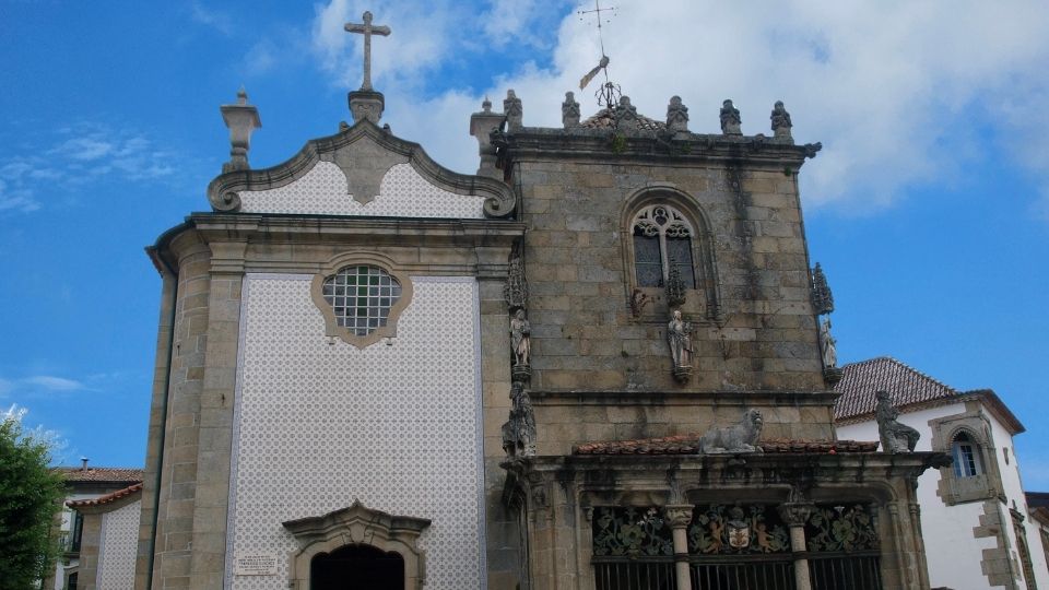 Iglesia de San Juan y Capilla de los Coímbra