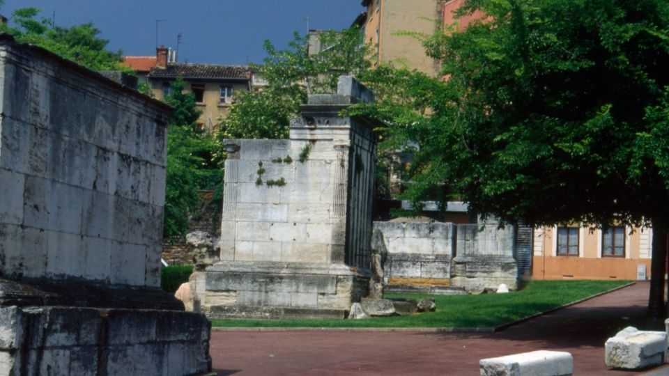 Mausolei romani e tomba di Turpio