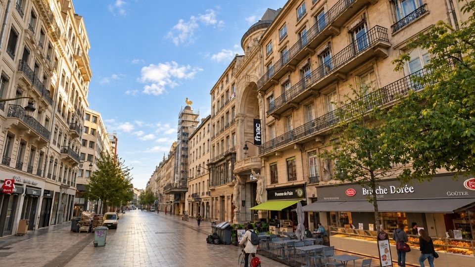 Republic Street e Jacobins Square
