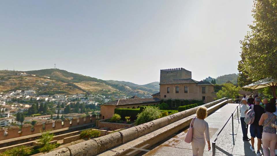 Starting Point – Entrance to the Nasrid Palaces