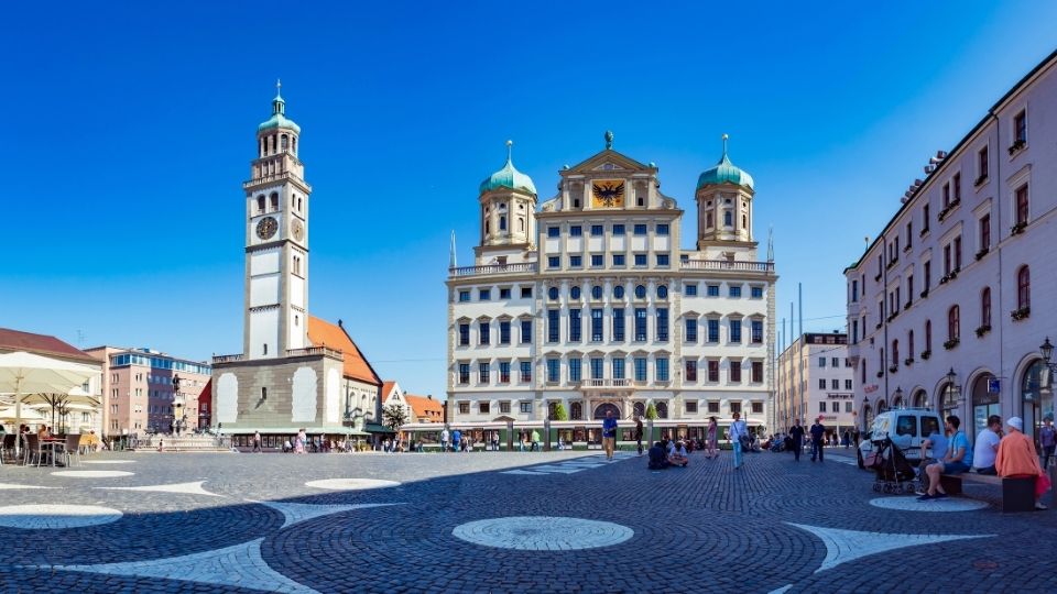 Rauthaus e Iglesia de San Pedro en Perlach 