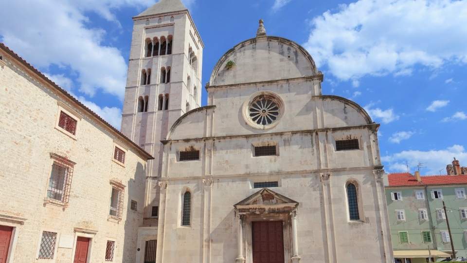 Iglesia y Monasterio Benedictino de Santa María