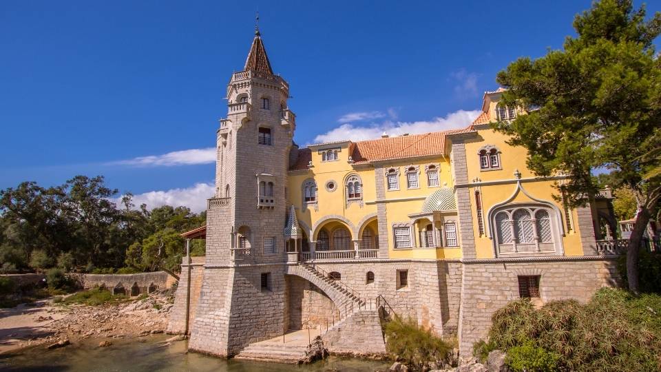 Palast der Grafen von Castro Guimarães