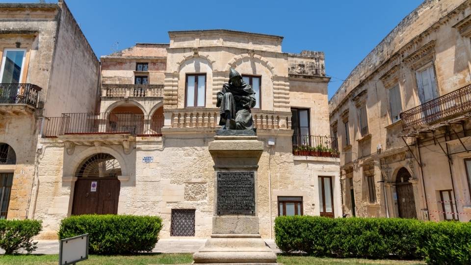 Piazzetta Raimondello Orsini