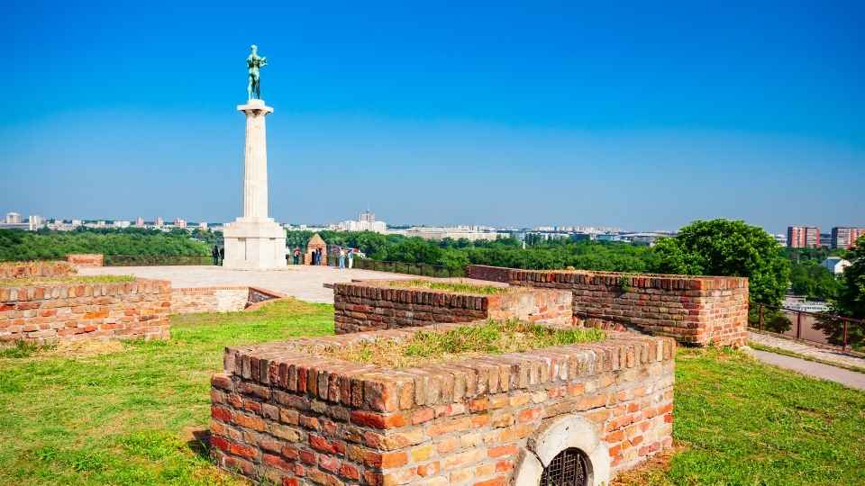 Militärbunker und Denkmal des Siegers