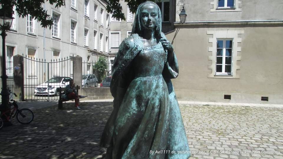 Estatua Ana de Bretaña