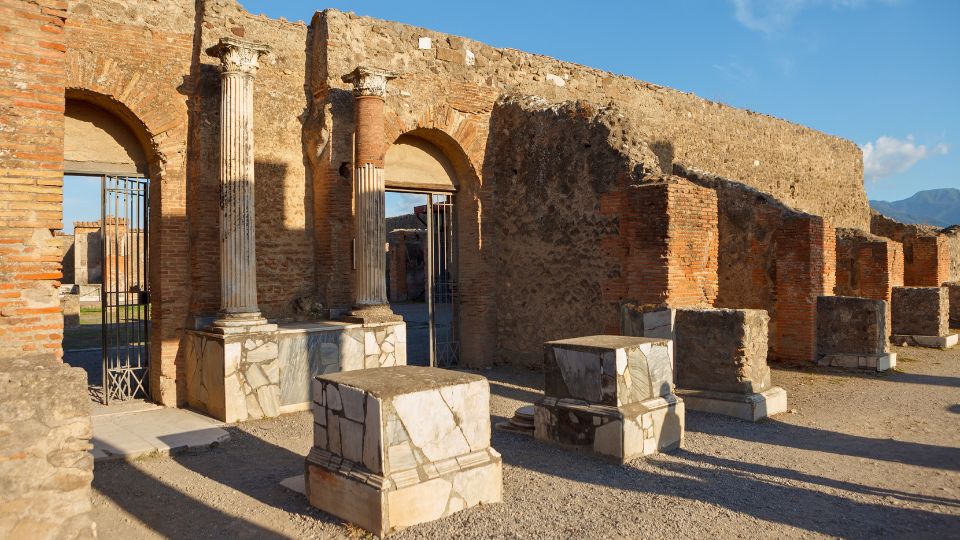 Macellum de Pompeya y templos del foro