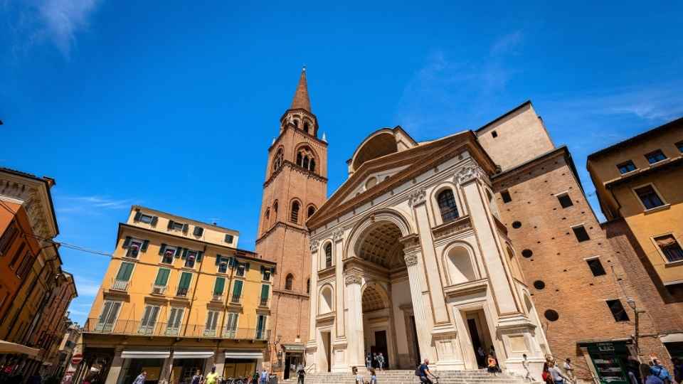 Piazza Andrea Mantegna e Basilica di Sant’Andrea