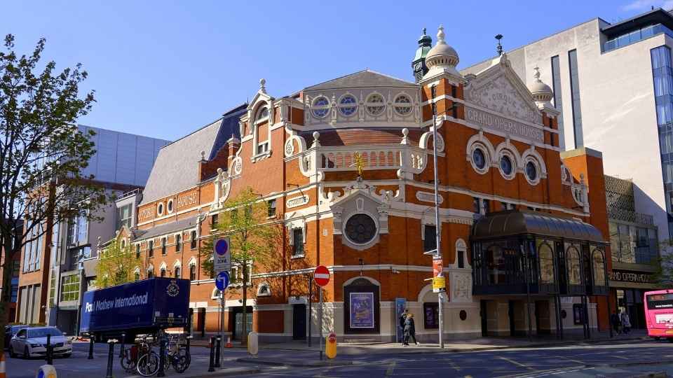 Gran Ópera de Belfast y Hotel Europa
