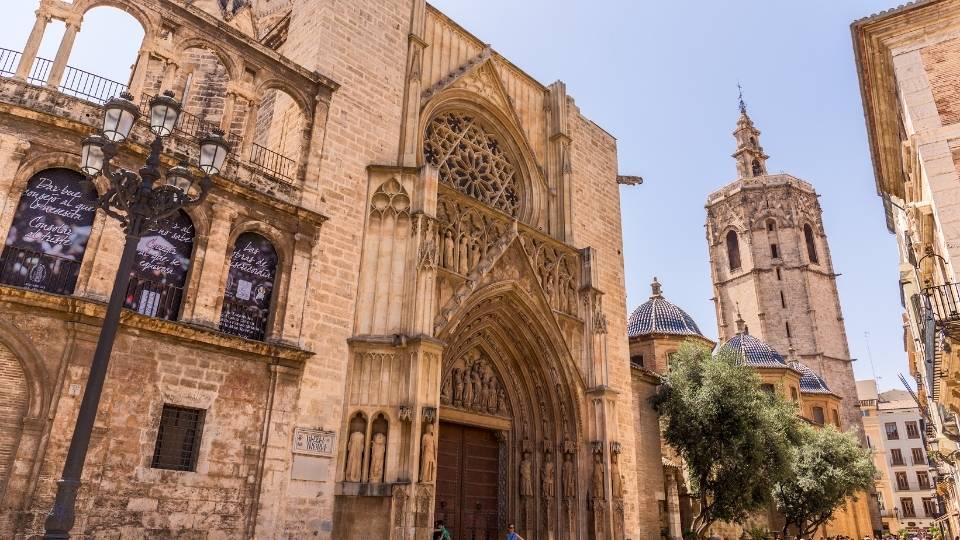 Portão dos Apóstolos e Tribunal das Águas