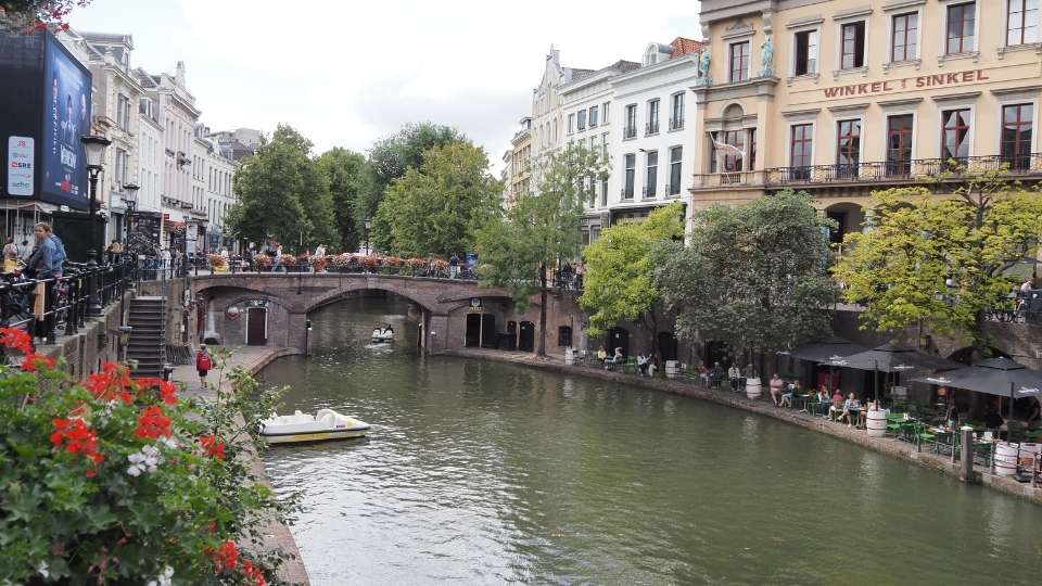 Canal Oudegracht y Ayuntamiento