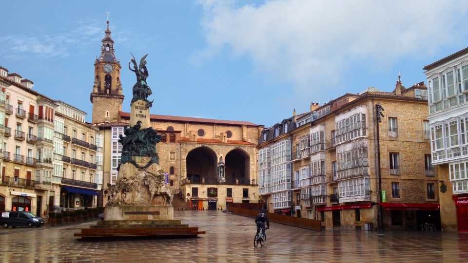 Plaza de la Virgen Blanca