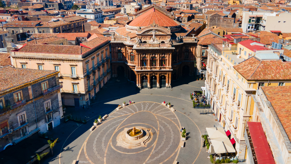 Piazza Vincenzo Bellini y Teatro Massimo Bellini