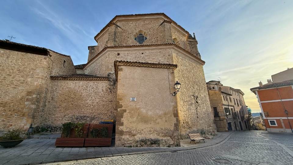 Chiesa di San Pedro e Calle del Trabuco