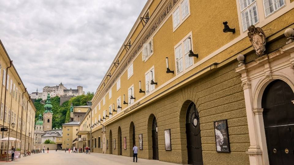 Großer Festpalast und Pferdeteich