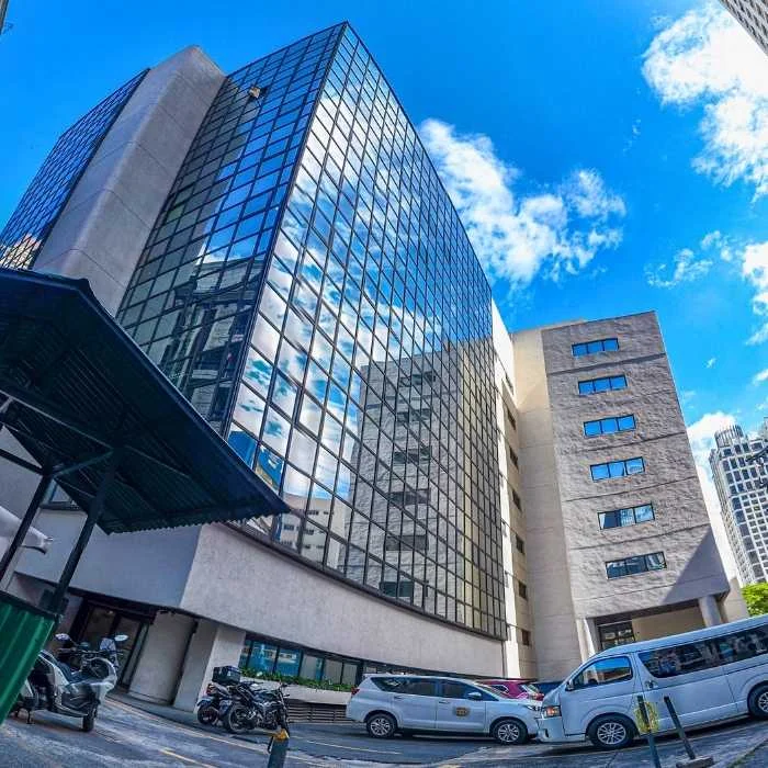 111 Paseo de Roxas