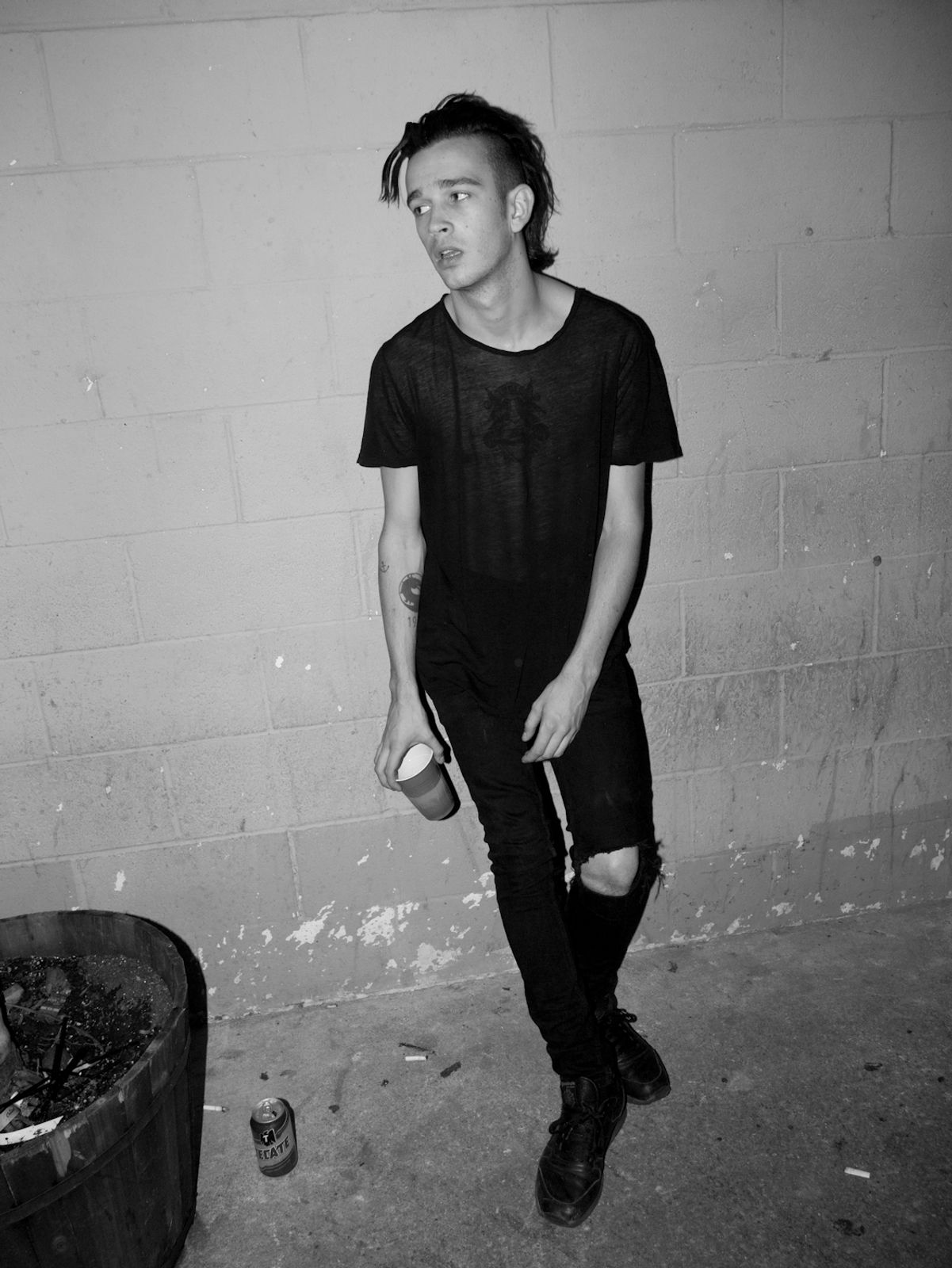 Matt Healy Of The 1975 Backstage Exclusive!