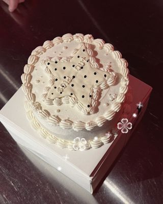 별쿠키 생크림케이크 이미지