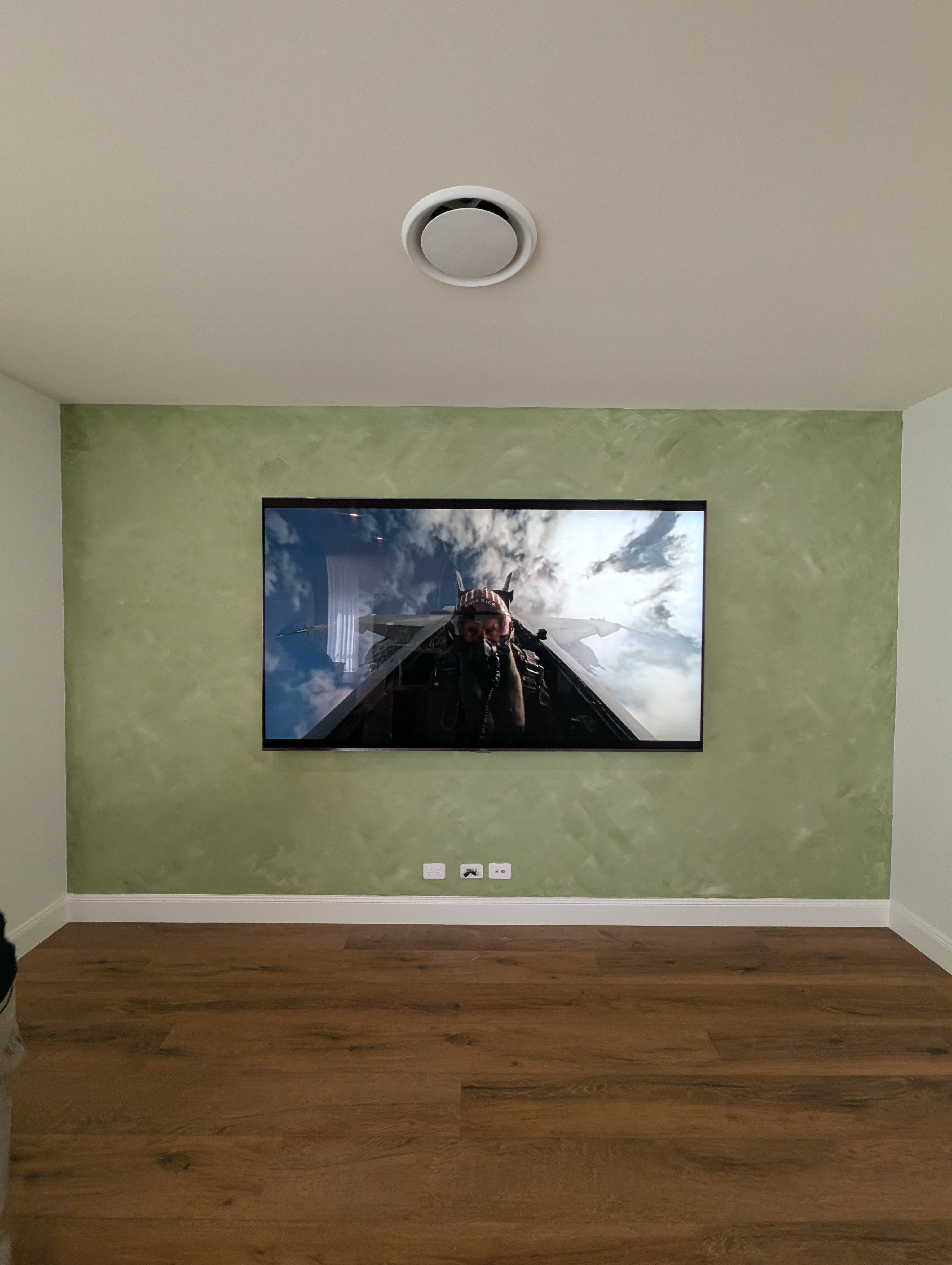 Heavyweight Precision: Flawlessly Mounting an 85-inch Giant in Jimboomba, QLD — Dead Level TV Installation, Jimboomba