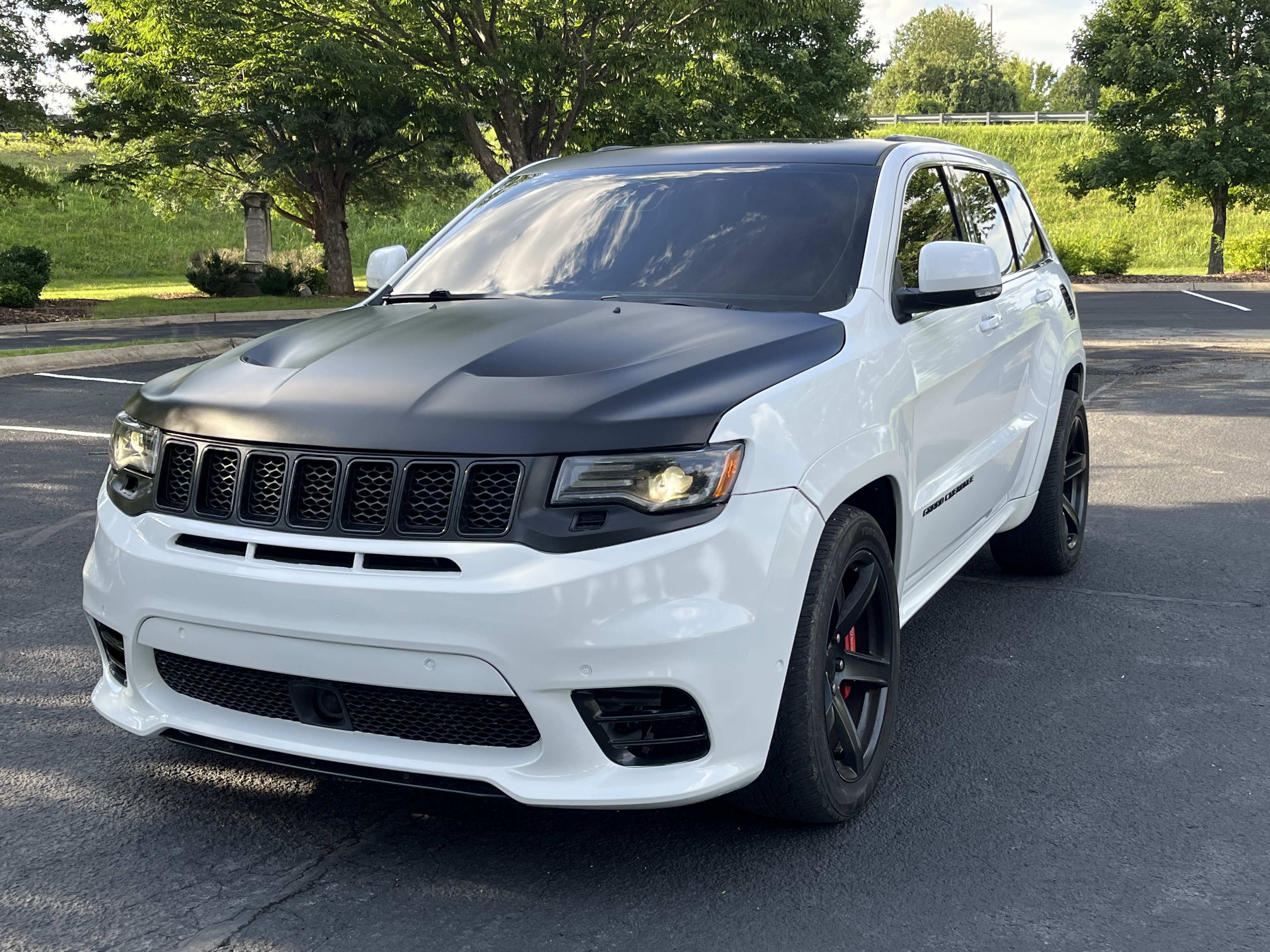 Dealer-provided photo of Jeep Grand Cherokee