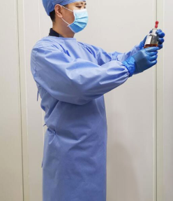 Disposable Isolation Gowns Blue Non Woven Medical Gown Box Bulk Pack, stock photo — view 1