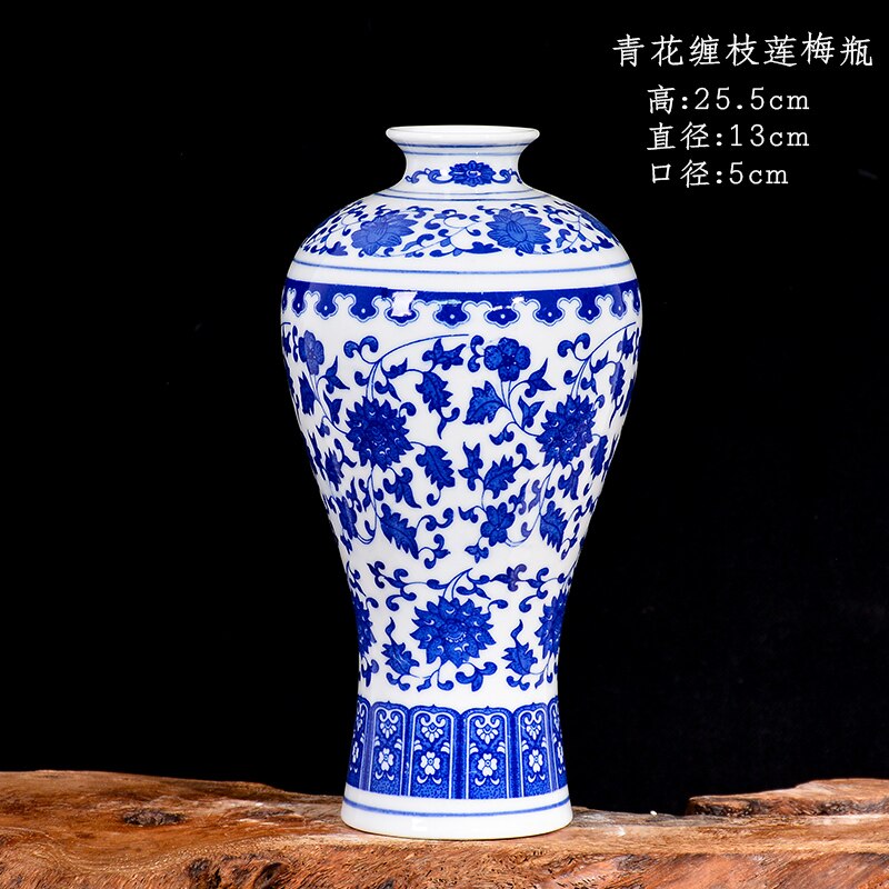 03508 Chinese Blue And White Porcelain Floral Desi, stock photo — view 1