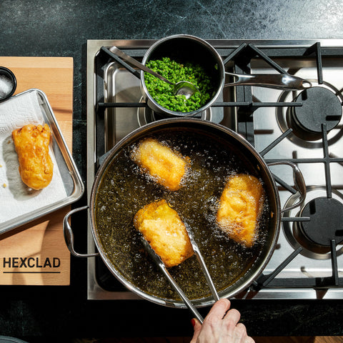 03124 HexClad Hybrid Deep Saute Pan Chicken Fryer, stock photo — view 1