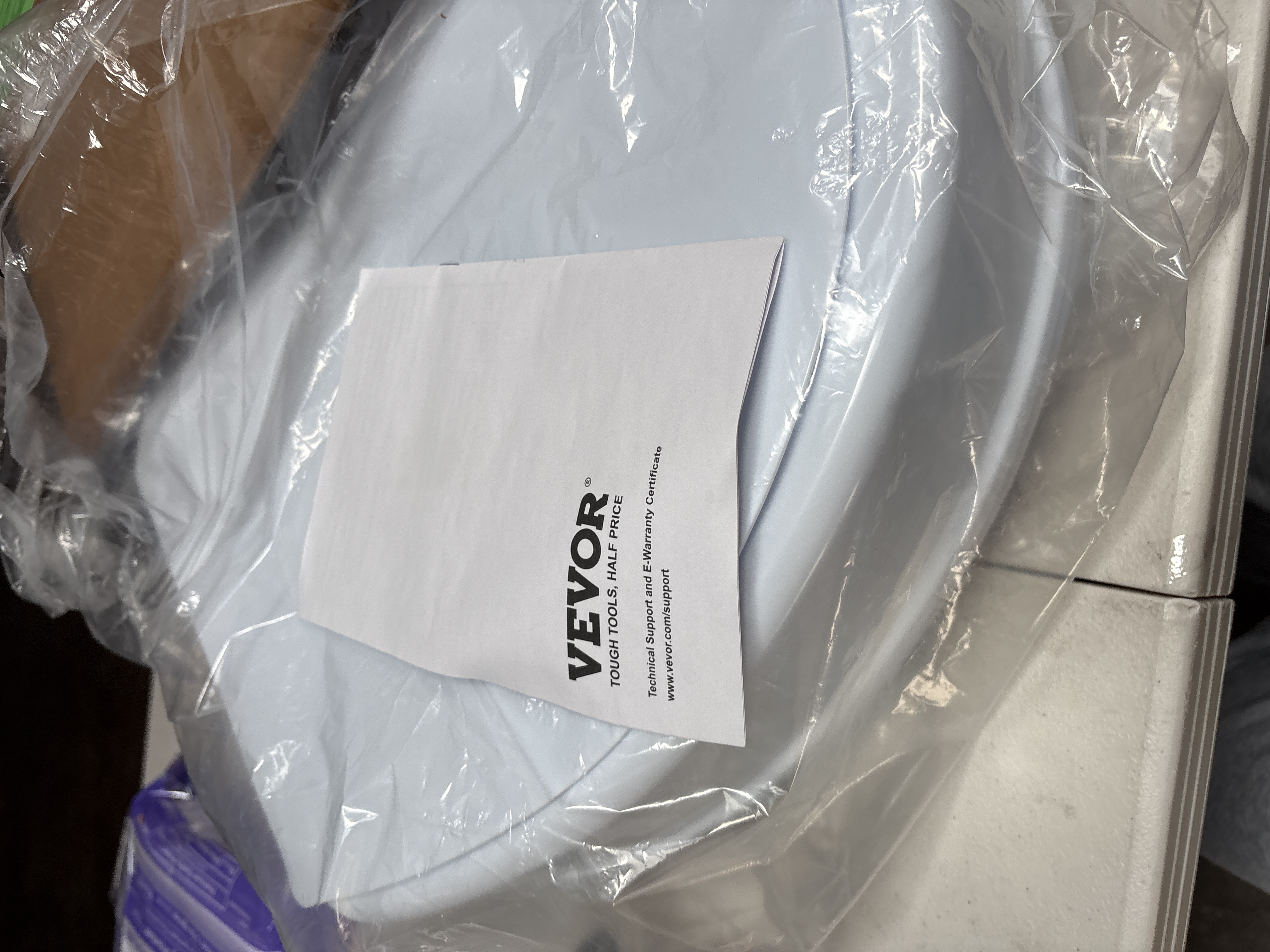 VEVOR Raised Toilet Seat 3.5-Inch Lift 300 lbs Capacity Round Bowl — image 1