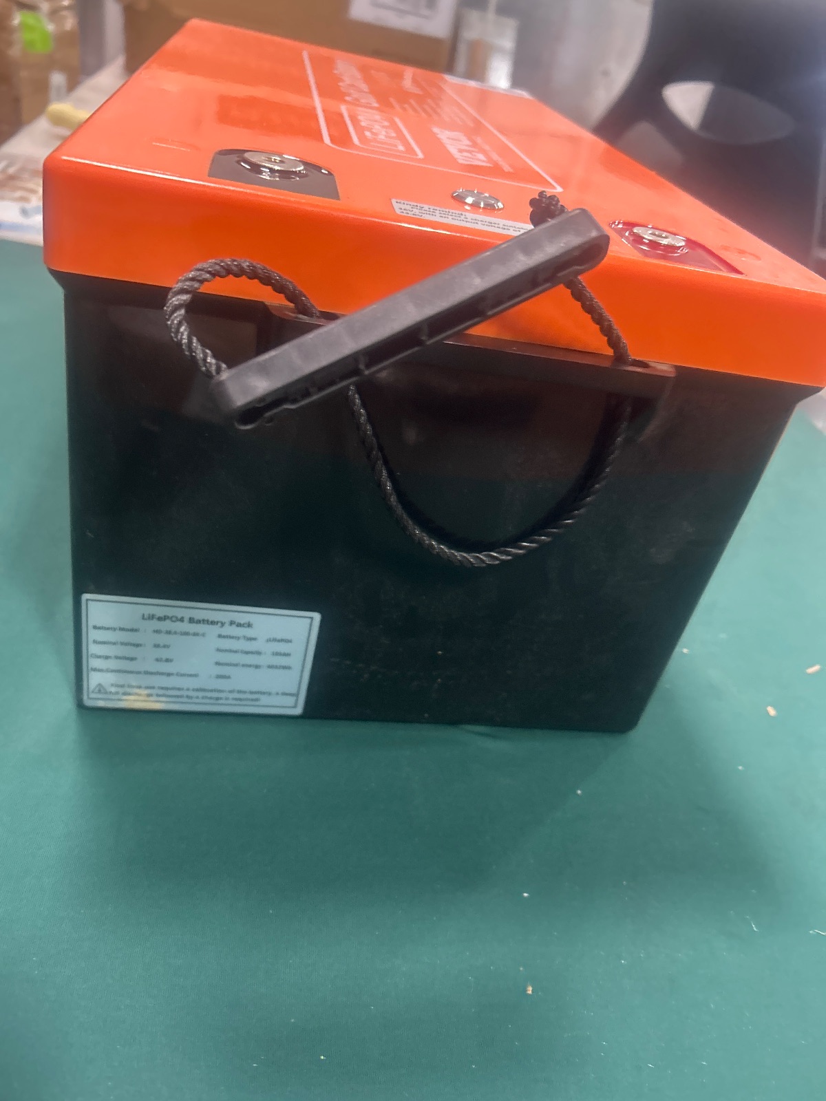 VEVOR 38.4V 105Ah LiFePO4 Golf Cart Battery with Charger, Model HD-38.4-100-SK-C detail photo 11