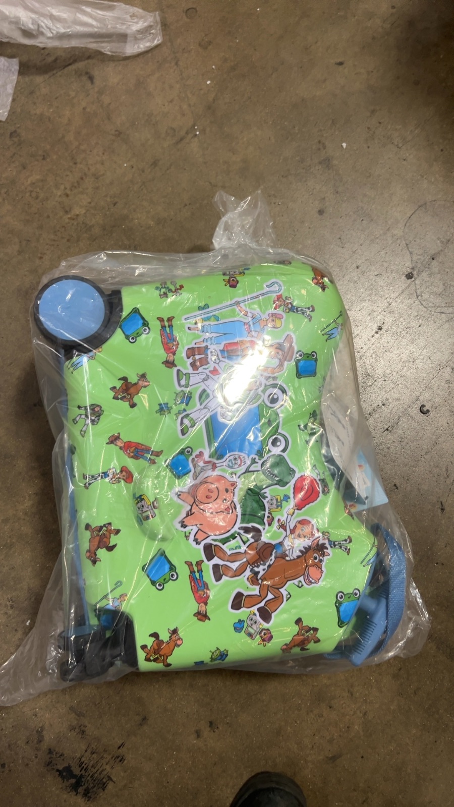 Bioworld Toy Story Kids Ride-On Luggage Case Green Storage Bag detail photo 4