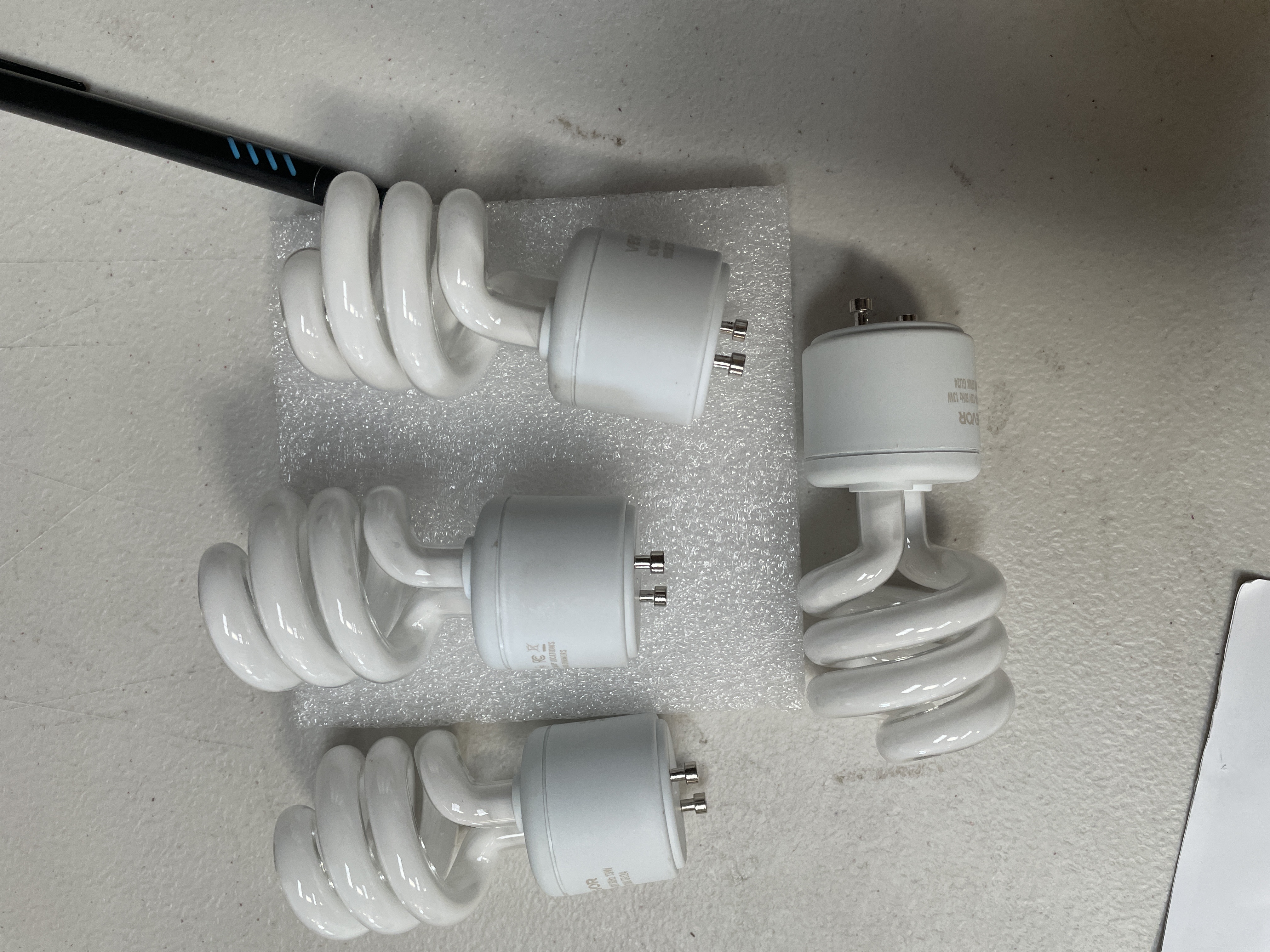 VEVOR 13W GU24 Base CFL Spiral Light Bulbs 2700K Warm White 4-Pack auction lot in Arlington TX