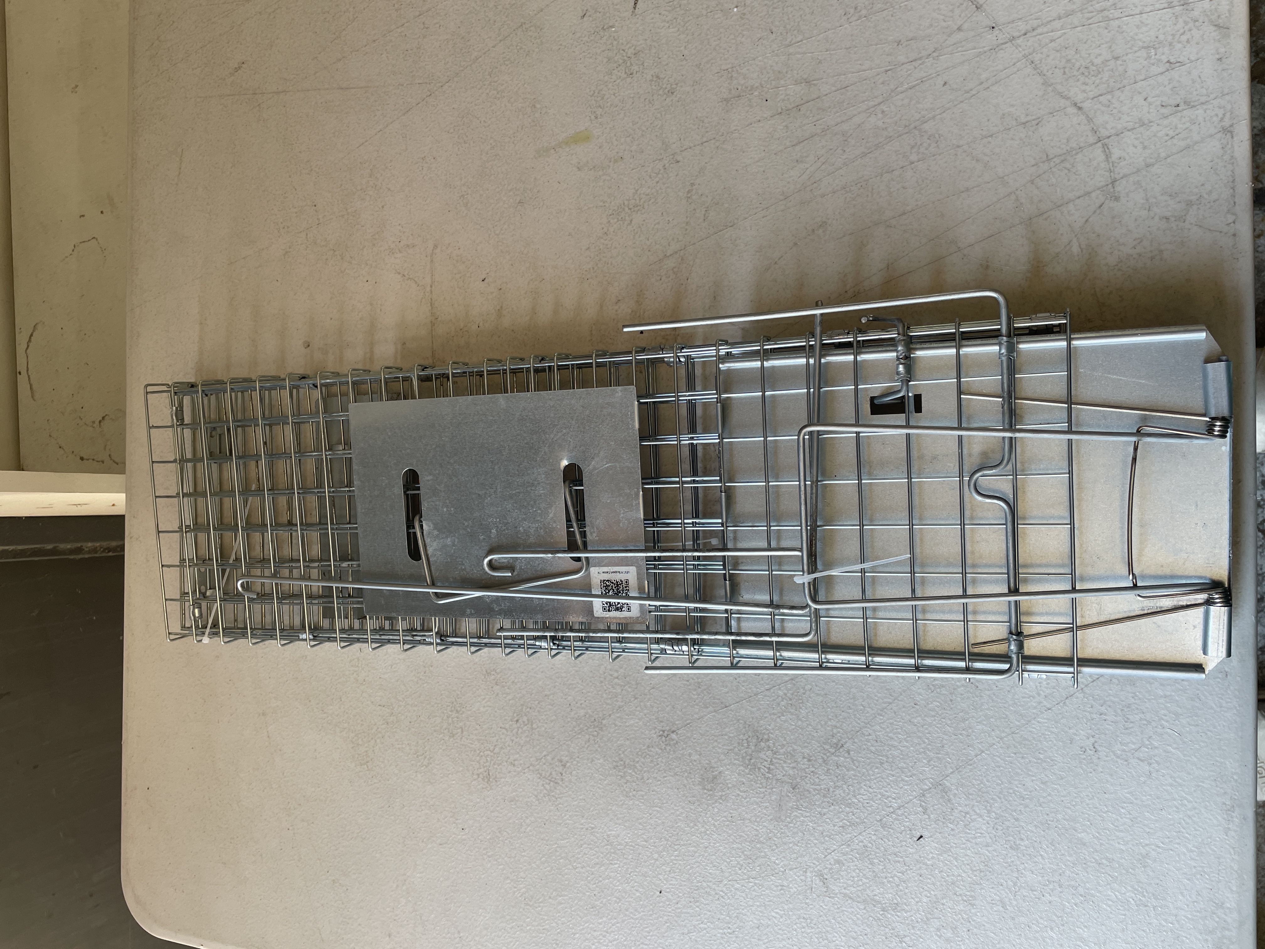 VEVOR Humane Live Animal Trap 24x8x8 Inch Galvanized Folding Wire Design detail photo 3