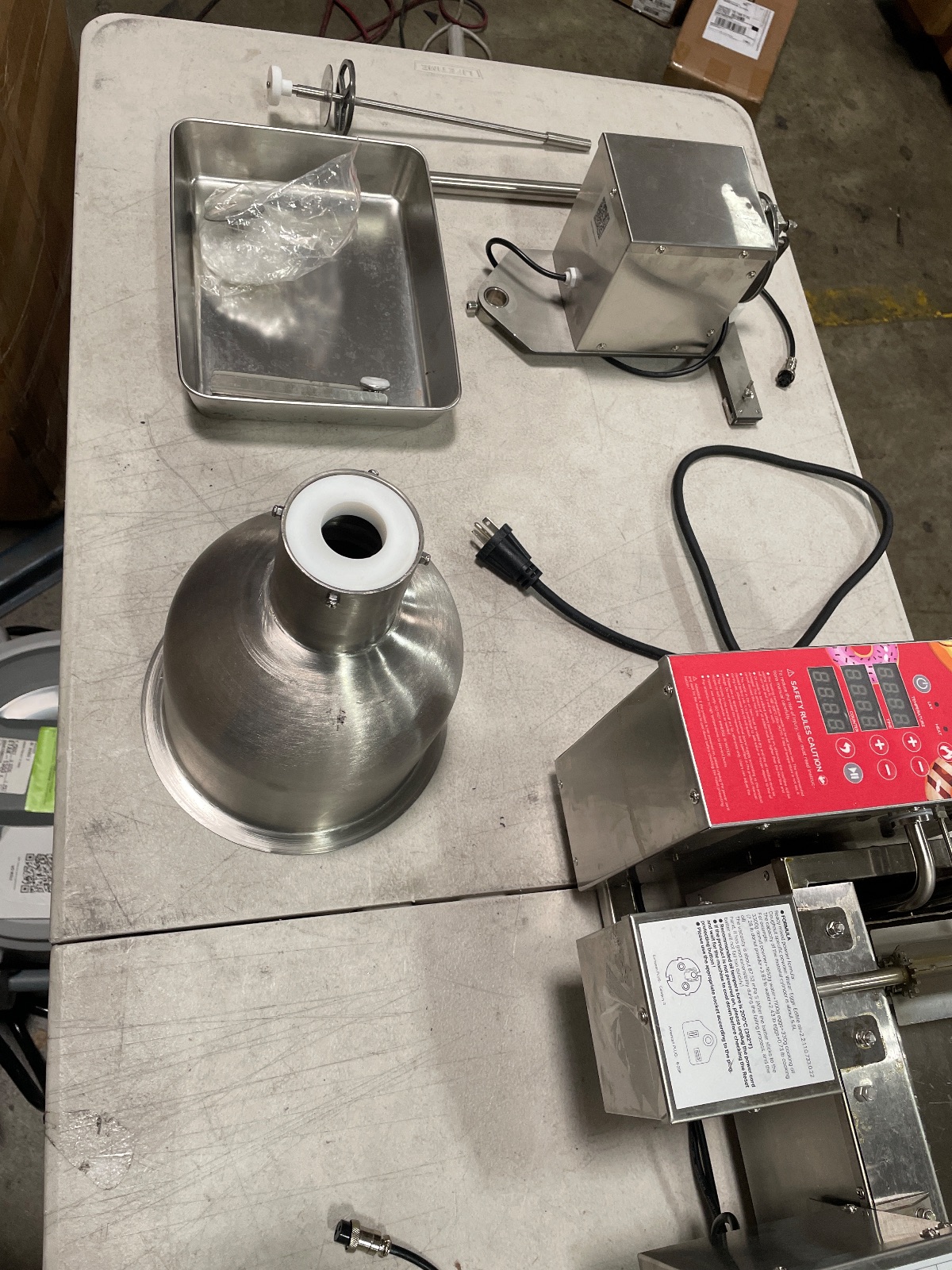 VEVOR Commercial Automatic Donut Maker Machine 110V Electric Mini Donut Maker detail photo 4