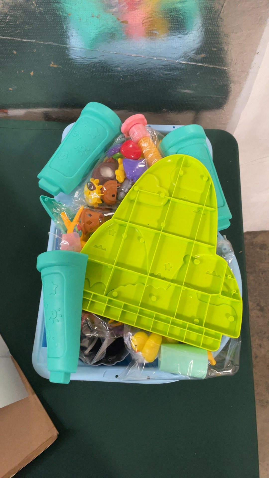 Dergo Big Water Table Basin Animal Water Park Toy 56 Pieces detail photo 4