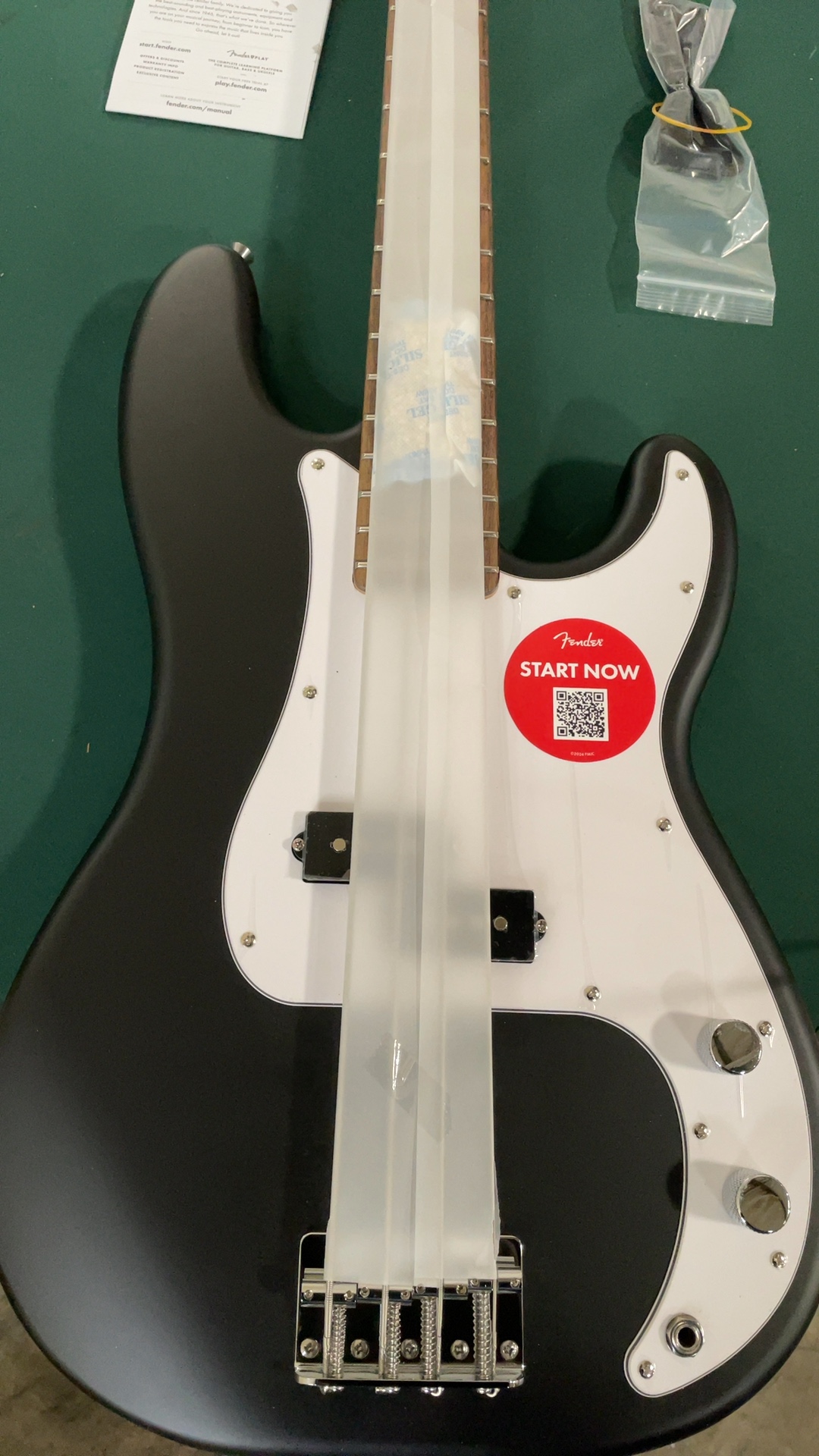 Squier Affinity Series Precision Bass PJ Laurel Fingerboard Black detail photo 7