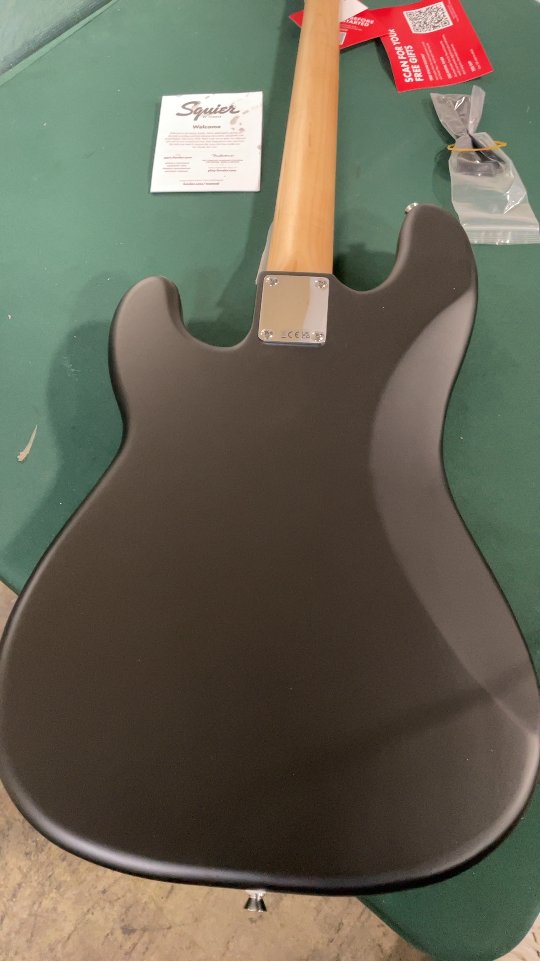 Squier Affinity Series Precision Bass PJ Laurel Fingerboard Black detail photo 10