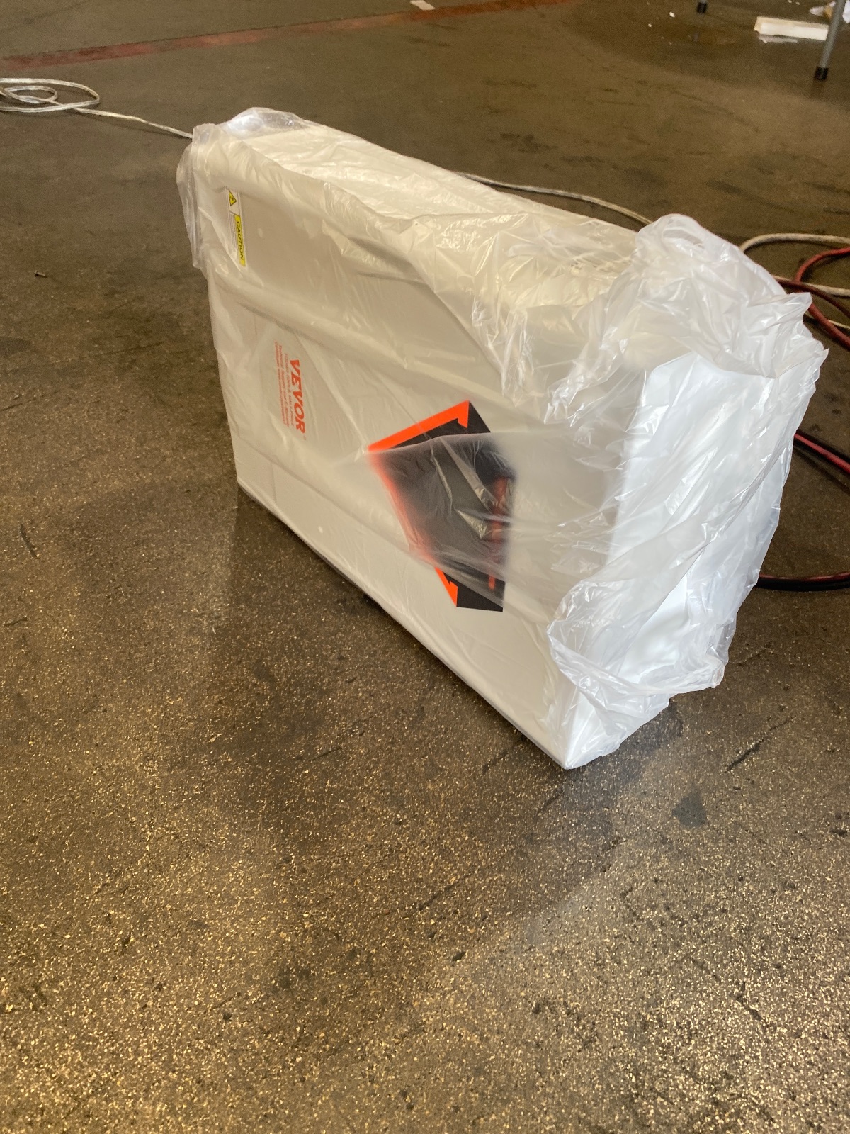 VEVOR 6200W Hybrid Solar Inverter Charger 48V Model EM6200-48L detail photo 6