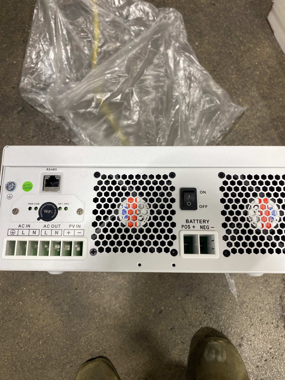 VEVOR 6000W Hybrid Solar Inverter 48V to 220V AC EM6200-48L detail photo 4